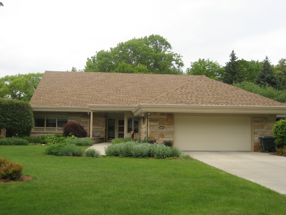 Resawn shake asphalt shingle installation in Milwaukee