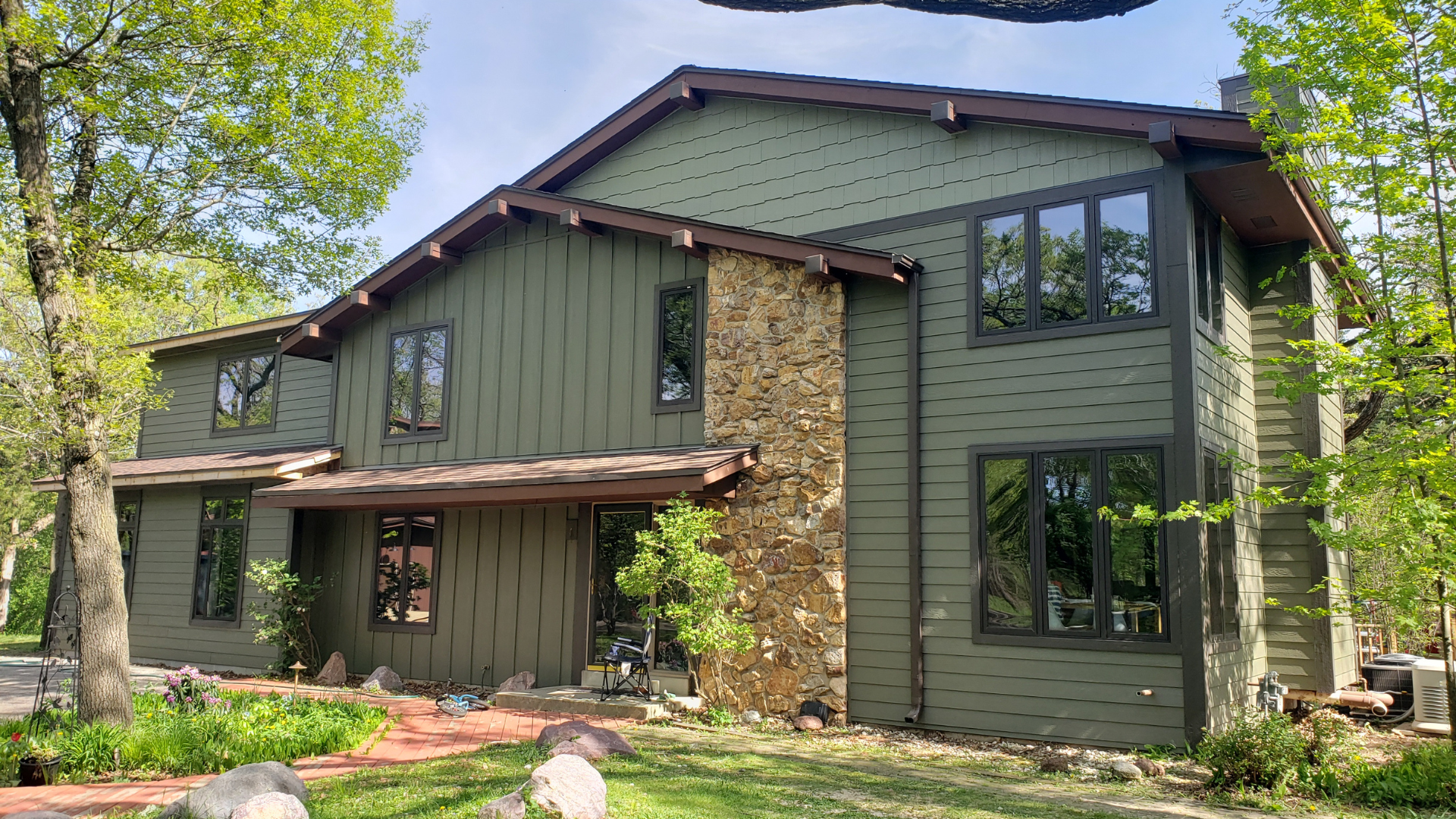 Five-star customer review for Infinity Exteriors siding services in Wisconsin