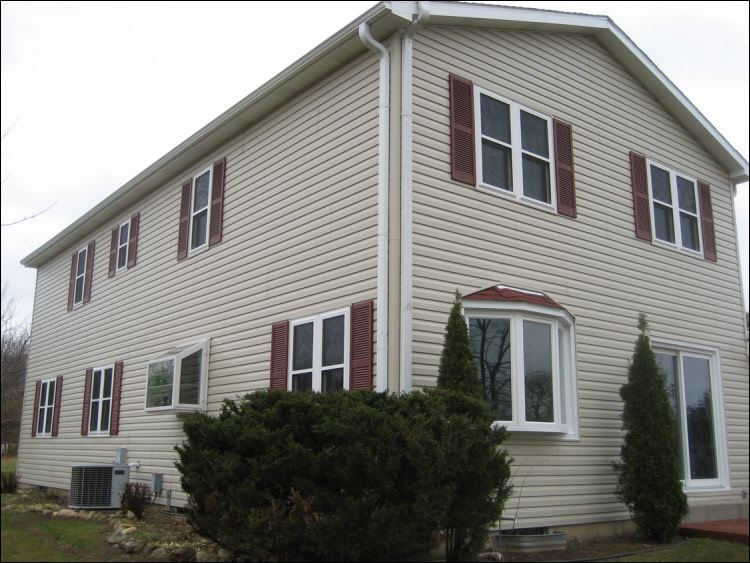 New Mastic Siding, windows, roofing, gutters and trim on this home in Genesee Wisconsin