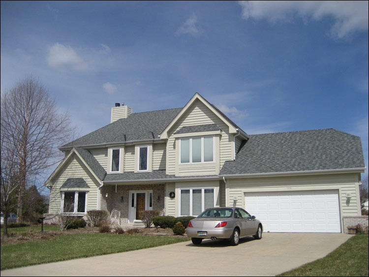 Milwaukee Roofing - Colonial Slate Premium Roofing and Attic Insulation