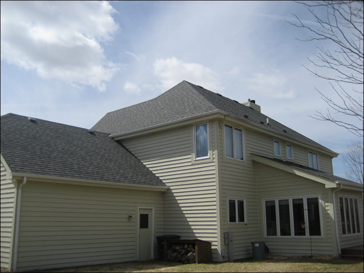 CertainTeed Georgetown Grey Roofing Shingles for this Waukesha Home