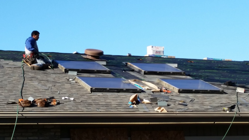 Asphalt roofing repair contractors Milwaukee, Wisconsin