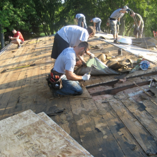 Roof repair from Milwaukee contractors