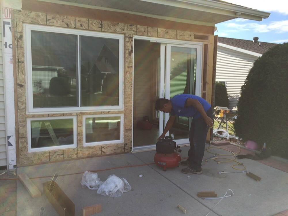 Milwaukee window contractor installing vinyl window set