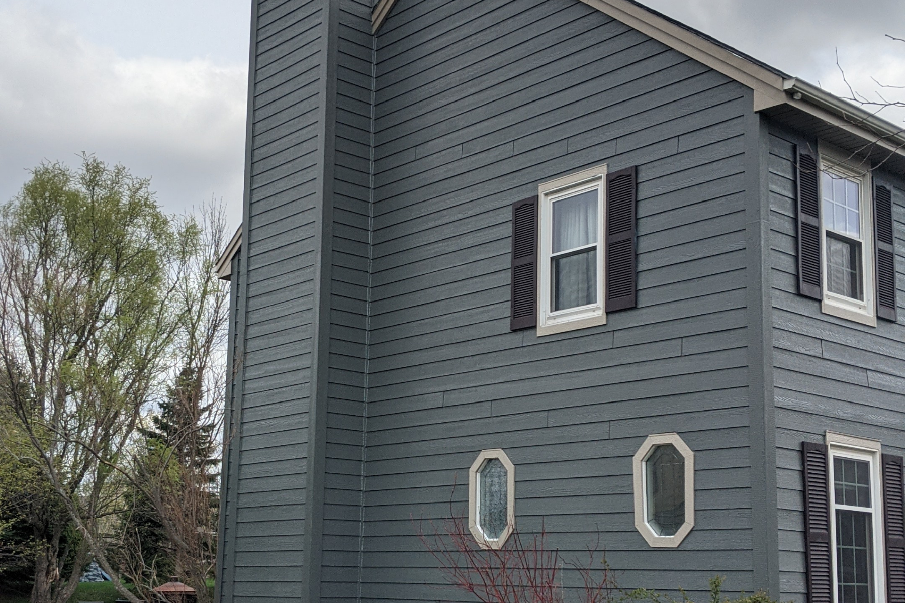Siding and Window Replacement Menomonee Falls Side