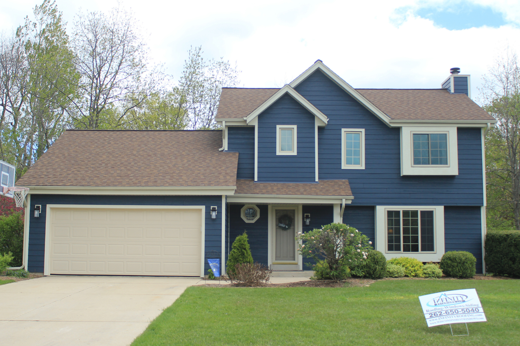 Siding and Window Replacement New Berlin Midnight Blue